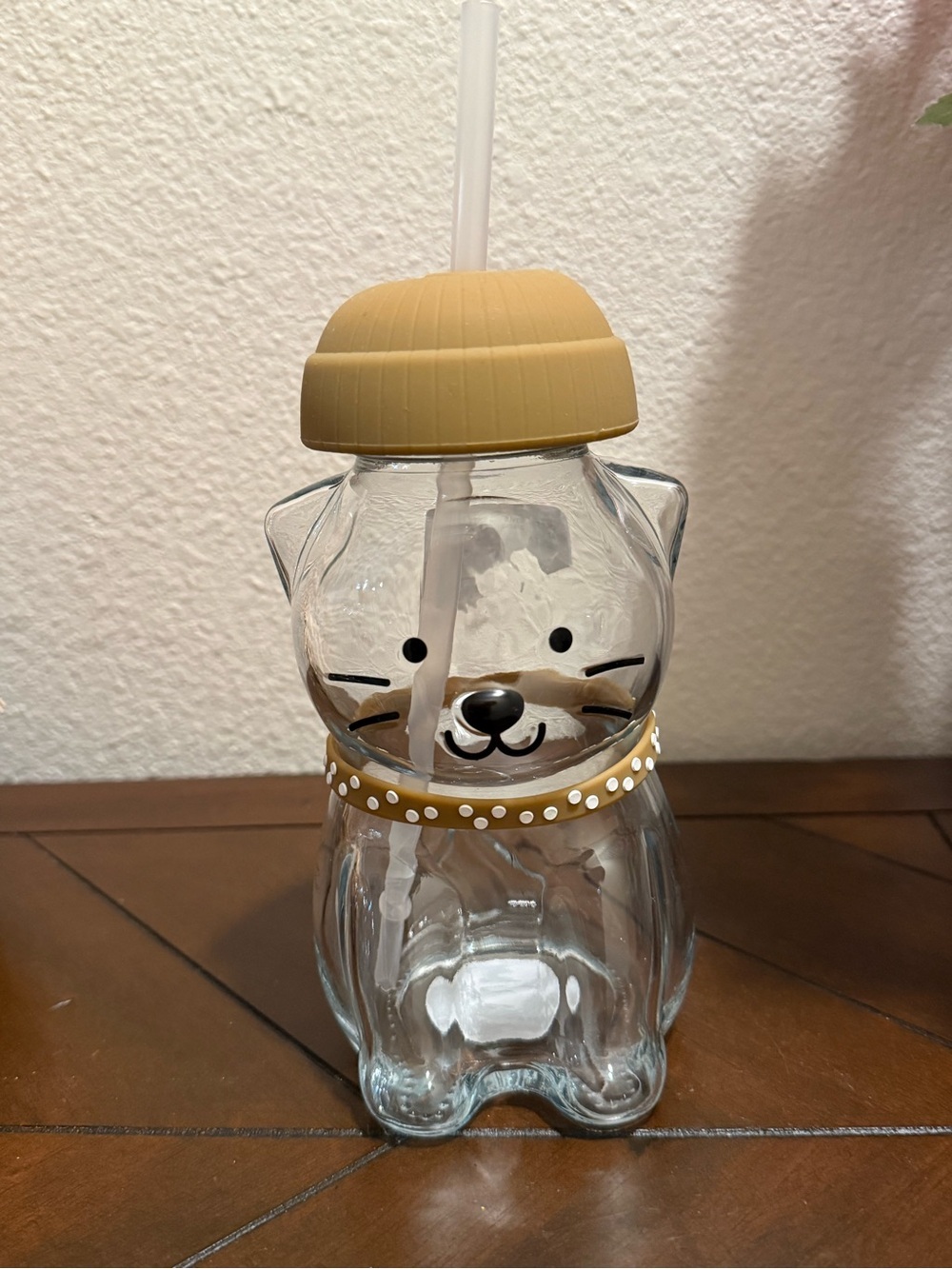 Cat 🐈 Shaped 19 oz Glass Tumbler with Tan Beanie & Necklace - NWT